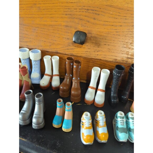 2001 Vintage Bratz Shoes 18 Pairs Boots Shoes 2 Duplicates 2 Singles - Picture 4 of 6
